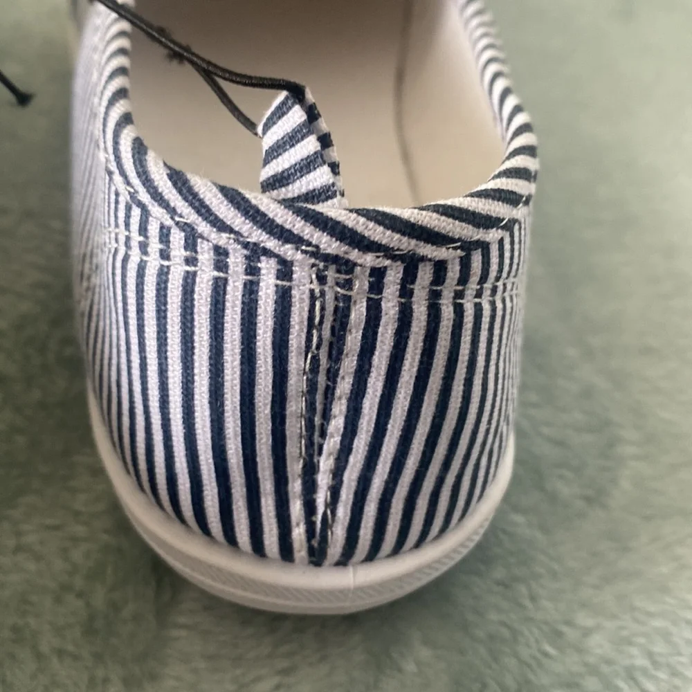 NWT Dark navy and white slip on striped shoe 11 - Picture 13 of 13